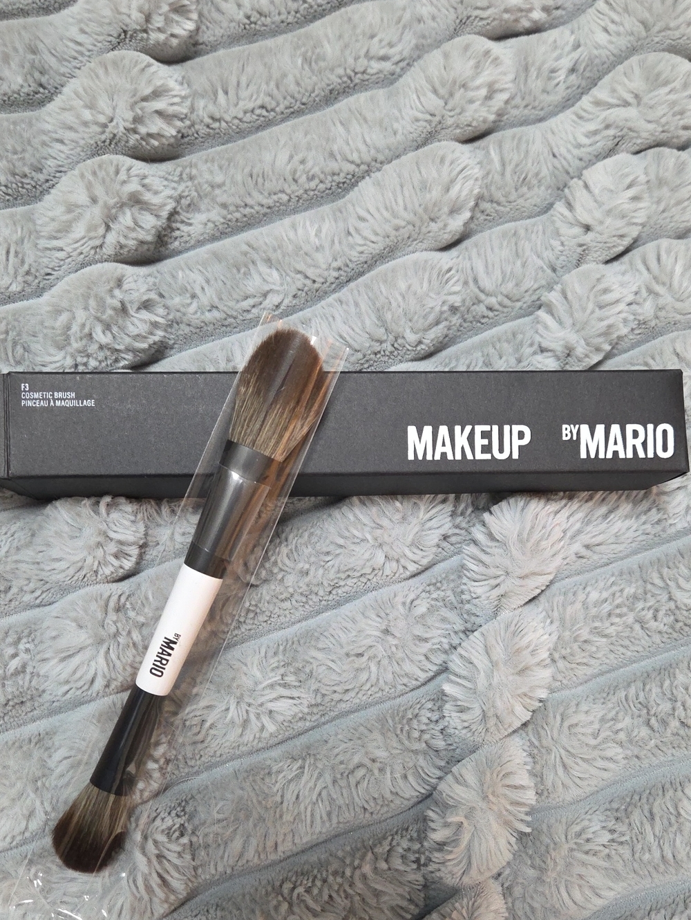 Makeup By Mario Dual-Ended Powder Brush F3 in Black and White